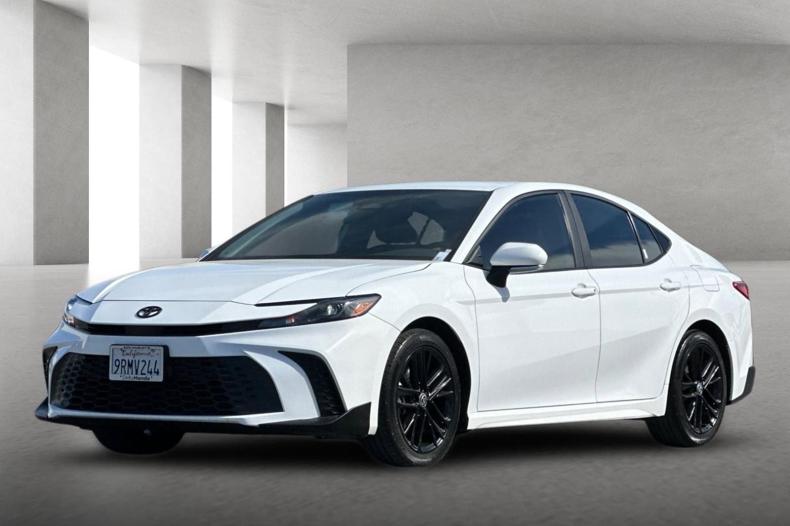 Used 2025 Toyota Camry SE FWD image 8