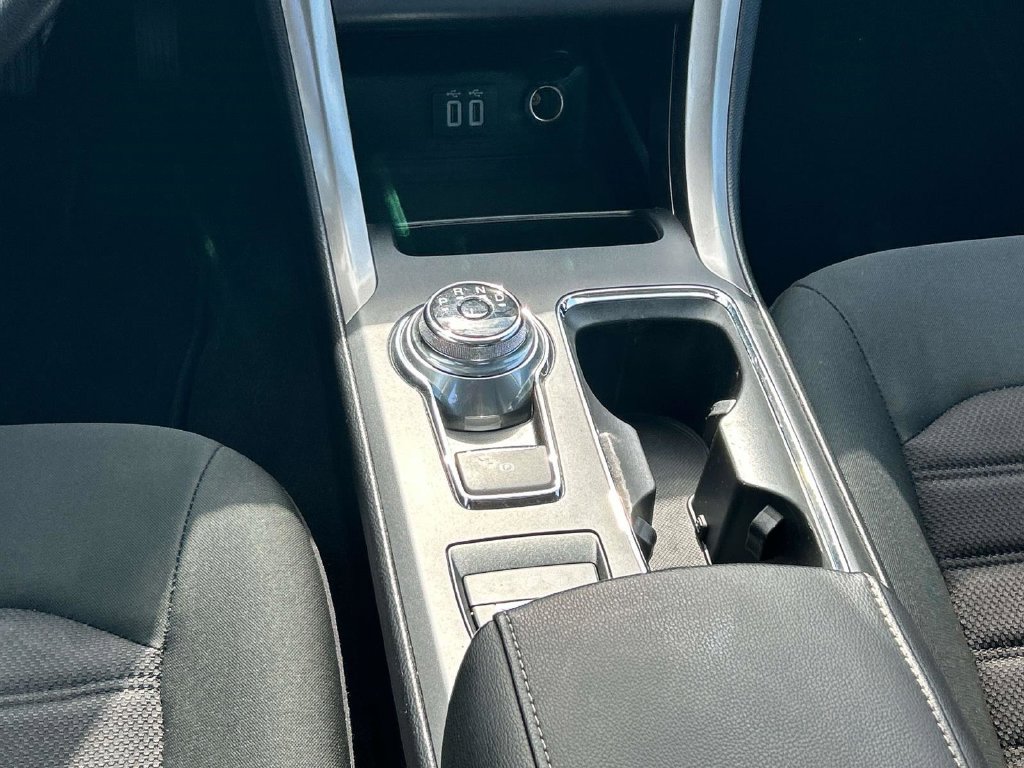 Used 2020 Ford Fusion SE FWD image 17