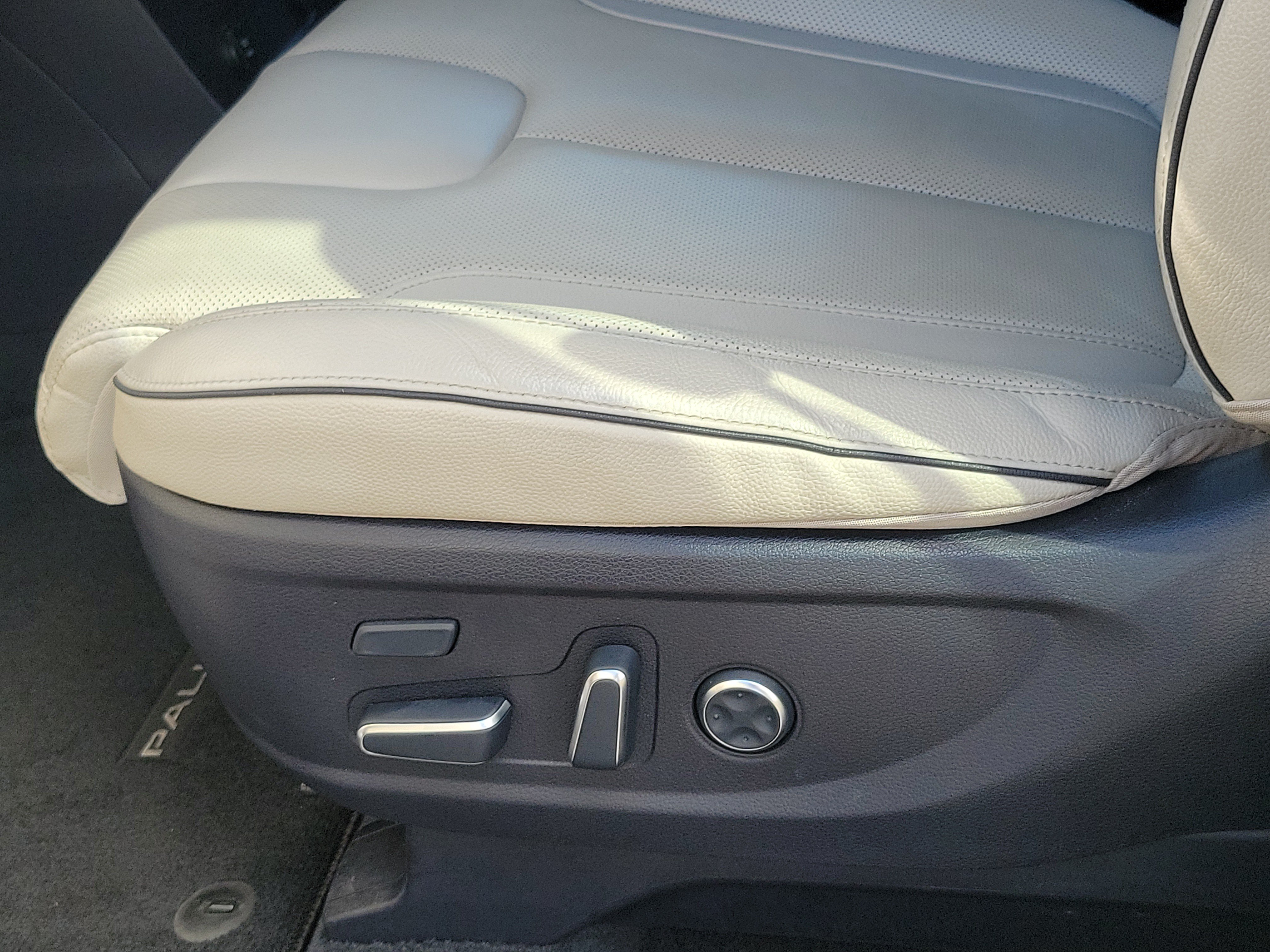 Used 2024 Hyundai Palisade Limited FWD image 19