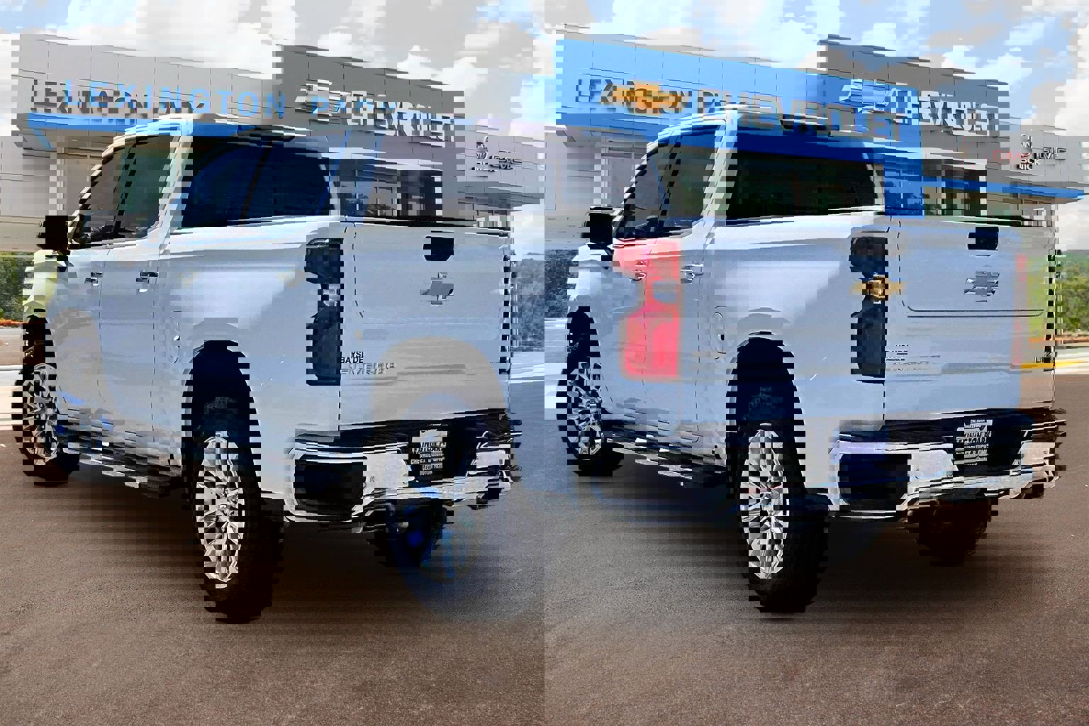 Used 2022 Chevrolet Silverado 1500 LTZ w/ LTZ Premium Package image 2