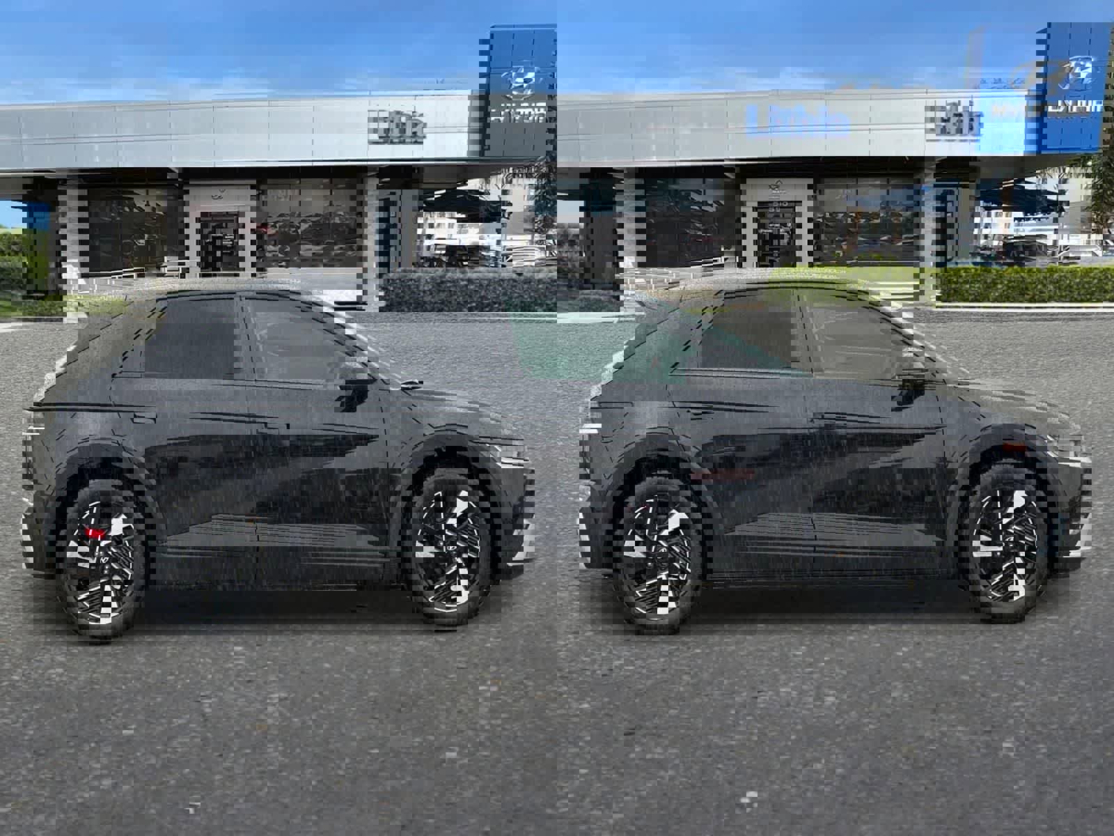 New 2025 Hyundai Ioniq 5 SE image 8