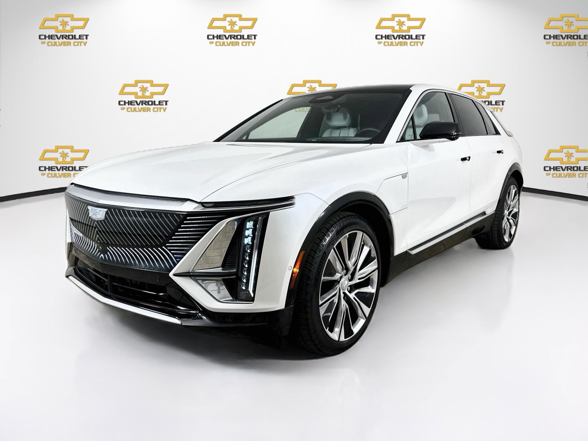 Used 2024 Cadillac Lyriq Luxury RWD image 3