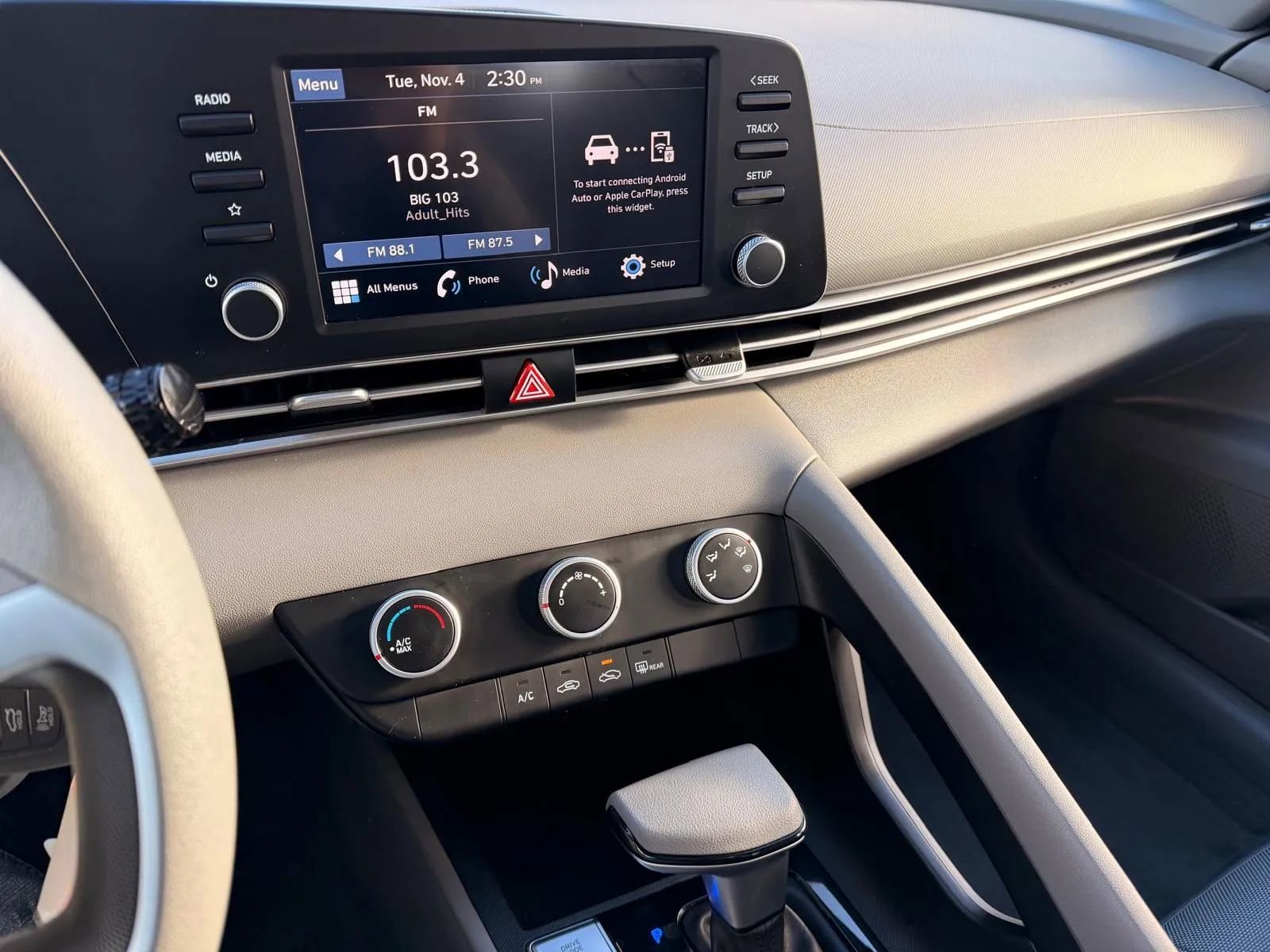 Used 2024 Hyundai Elantra SE image 11