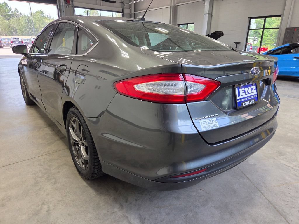 Used 2015 Ford Fusion SE FWD image 6