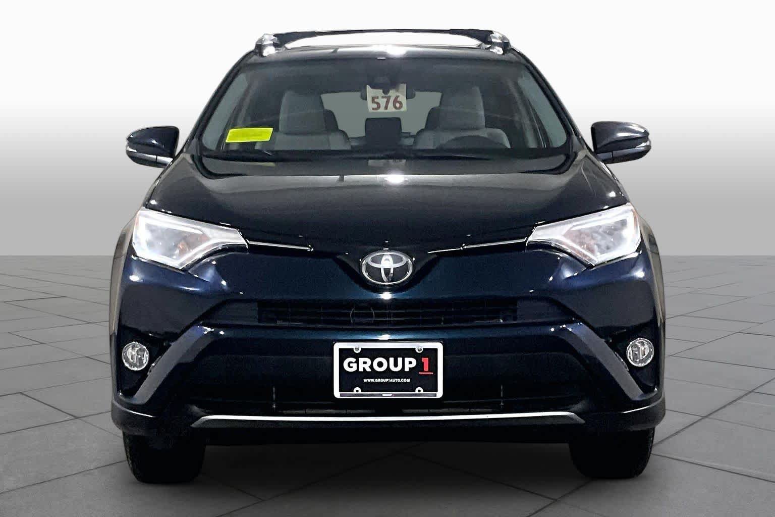 Used 2017 Toyota RAV4 XLE AWD/4WD image 3