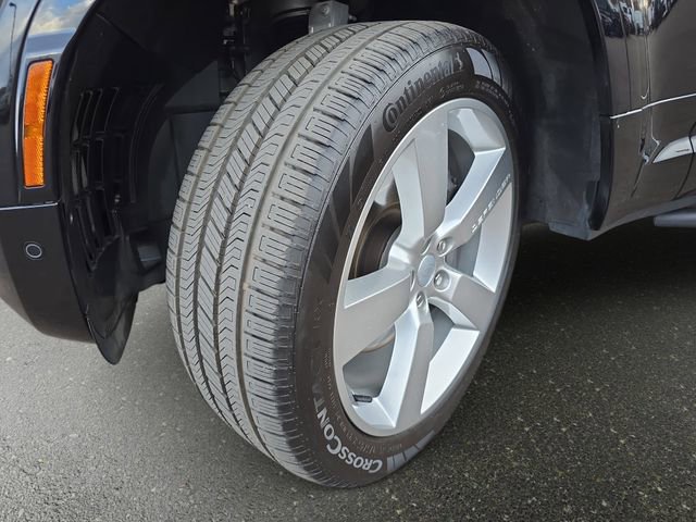 Used 2025 Land Rover Defender 90 X-Dynamic SE image 30