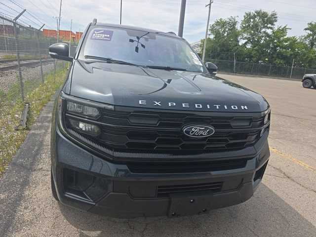 Used 2025 Ford Expedition Active RWD image 4