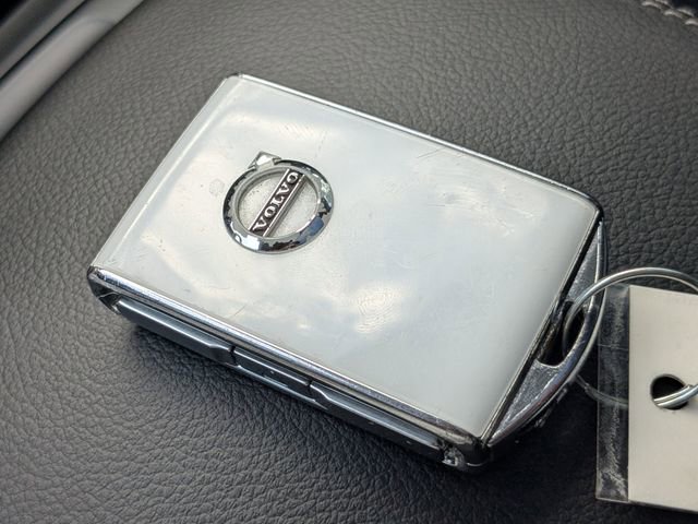 Certified 2023 Volvo XC40 B5 Ultimate w/ Protection Package Premier image 38