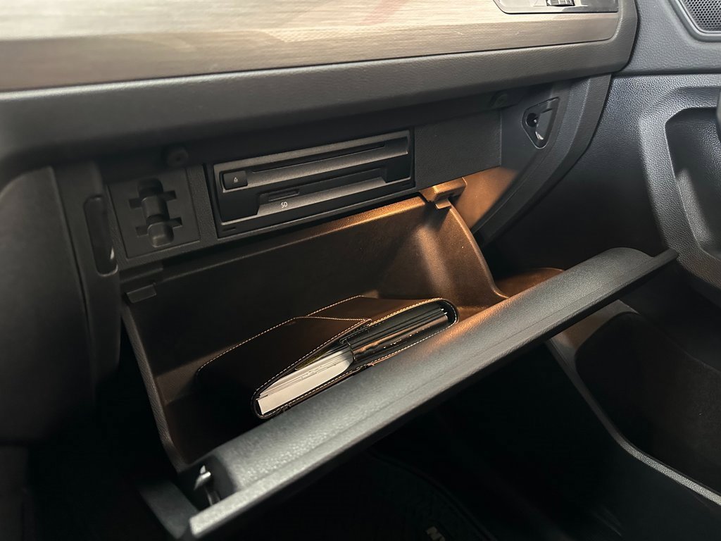 Used 2020 Volkswagen Tiguan SE w/ Panoramic Sunroof Package image 30