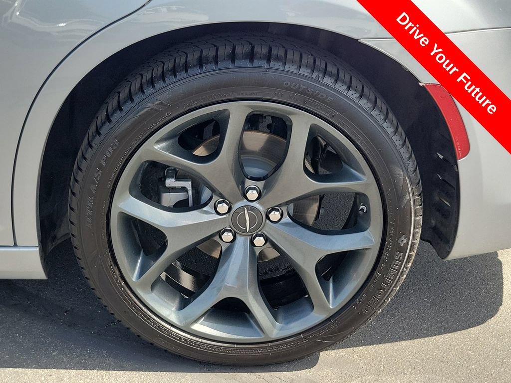 Used 2023 Chrysler 300 Touring L w/ Safetytec Plus Group RWD image 27