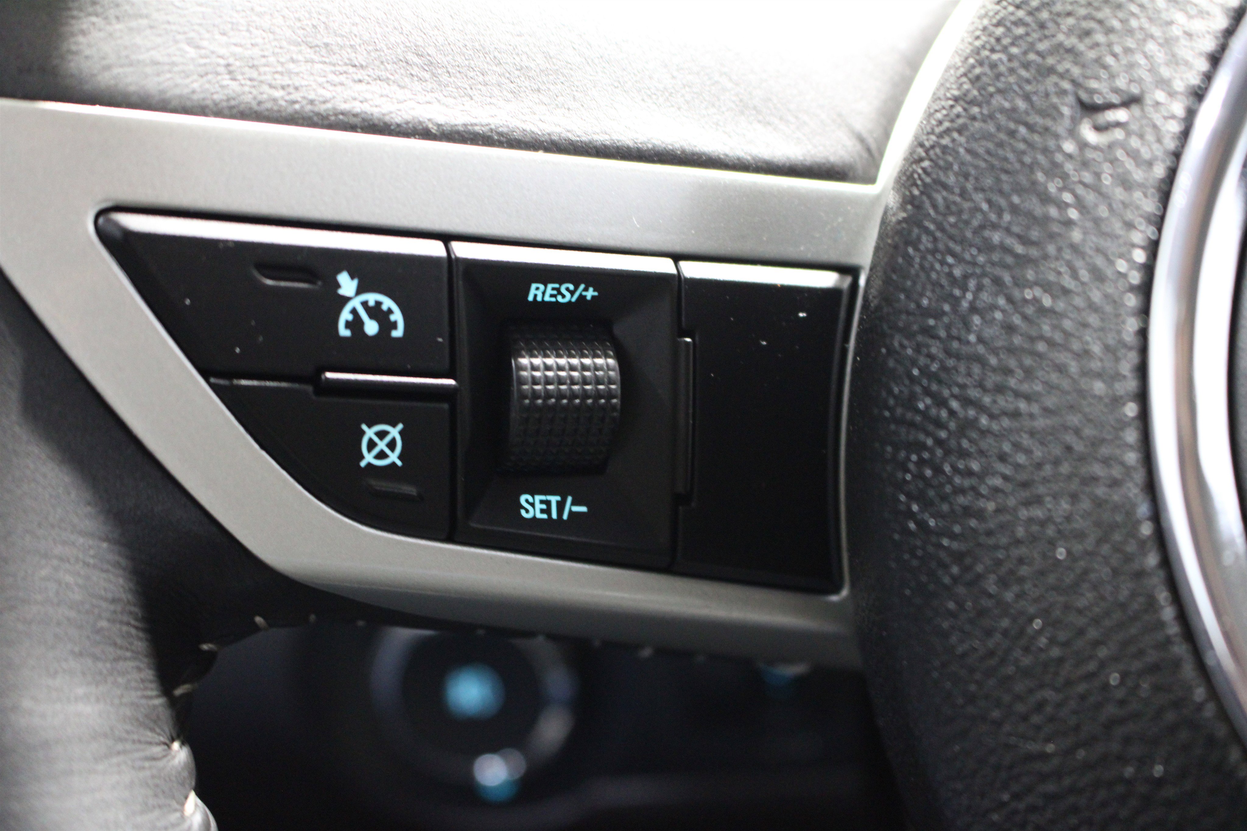 Used 2010 Chevrolet Camaro SS RWD image 13