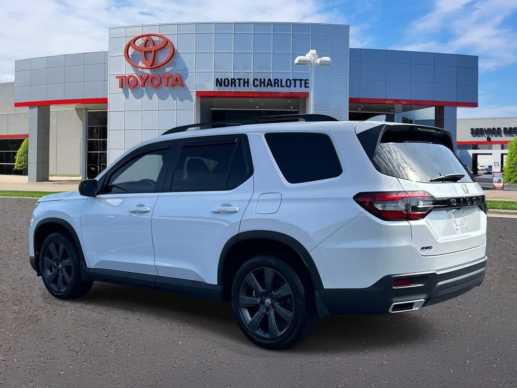 Used 2025 Honda Pilot Sport image 6