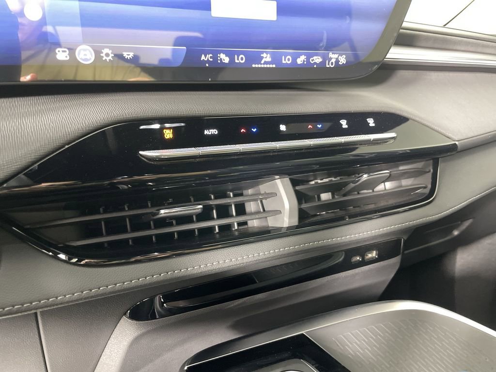 New 2025 Buick Enclave Preferred w/ Power Package image 17