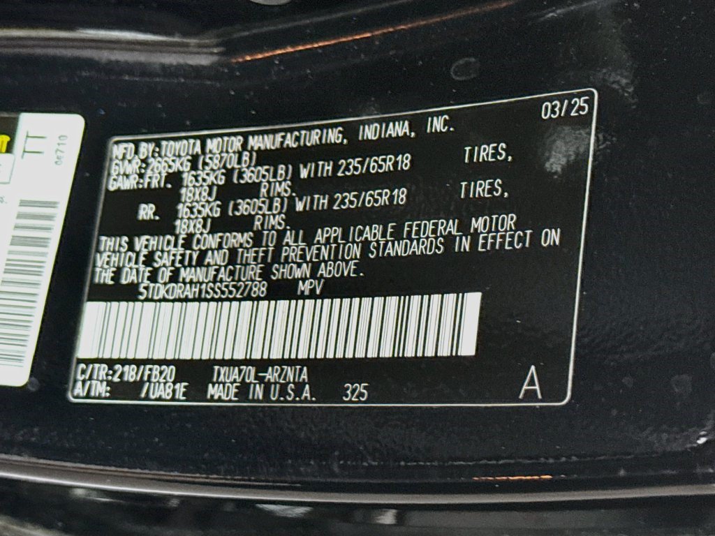 Used 2025 Toyota Highlander LE FWD image 39
