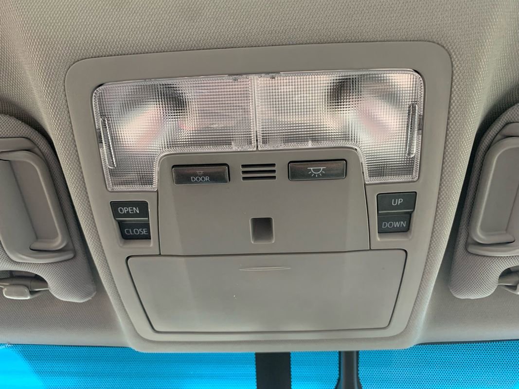 Used 2017 Toyota Camry SE w/ Moonroof Package image 14