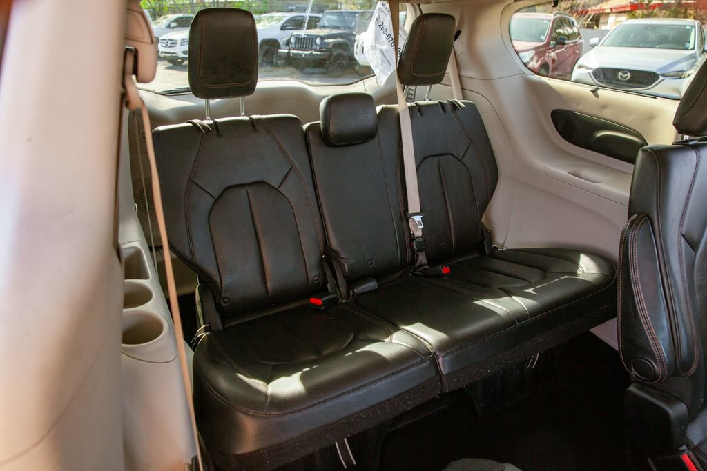 Used 2017 Chrysler Pacifica Touring-L Plus w/ Advanced Safetytec Group image 13