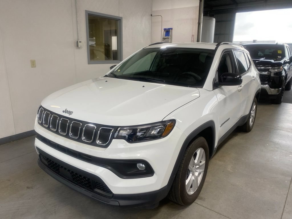 Used 2022 Jeep Compass Latitude FWD image 2