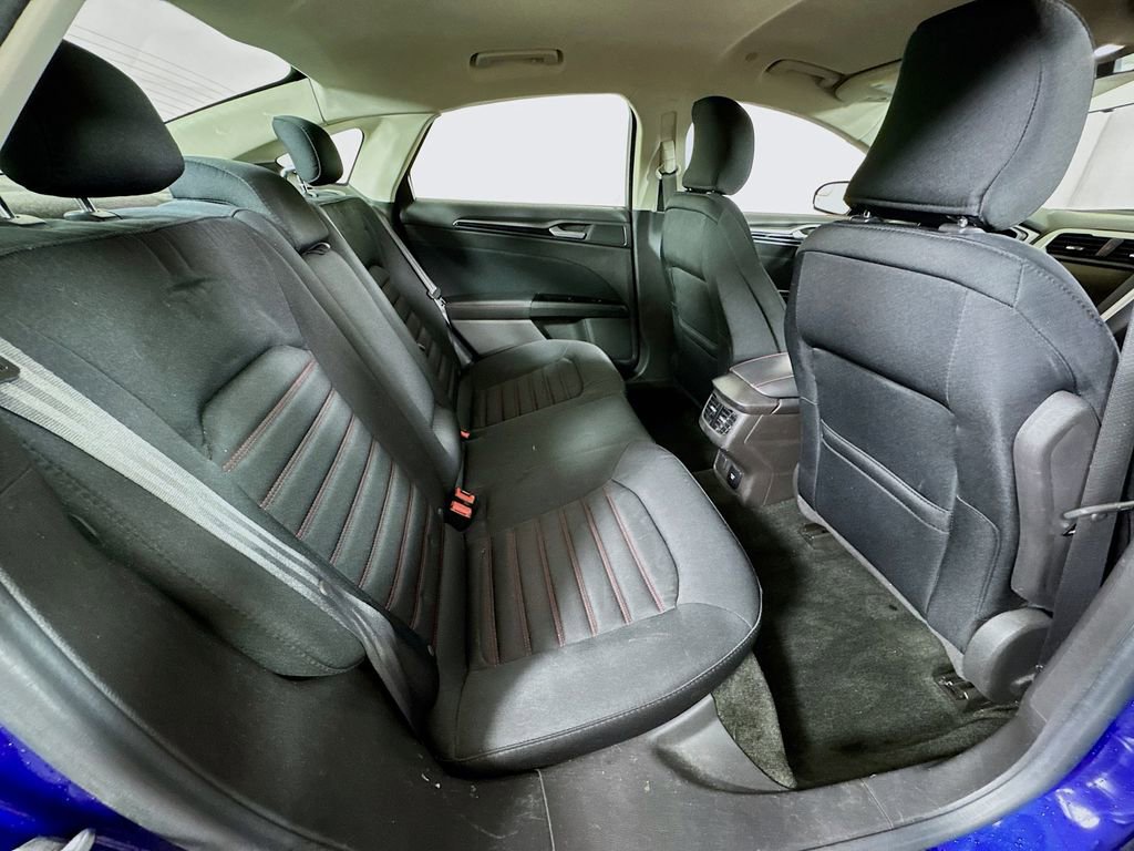 Used 2016 Ford Fusion SE image 26