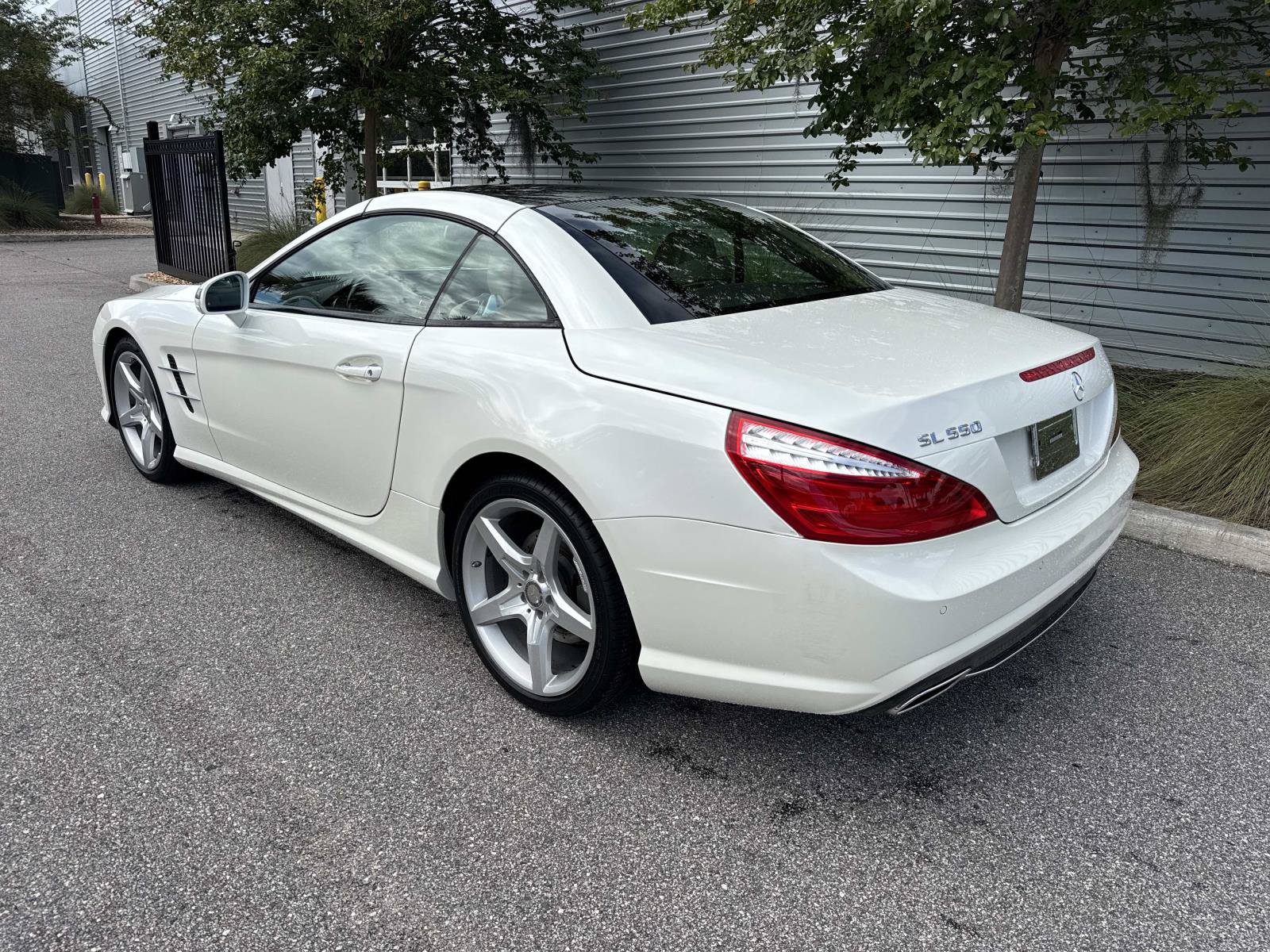 Used 2015 Mercedes-Benz SL 550 image 3