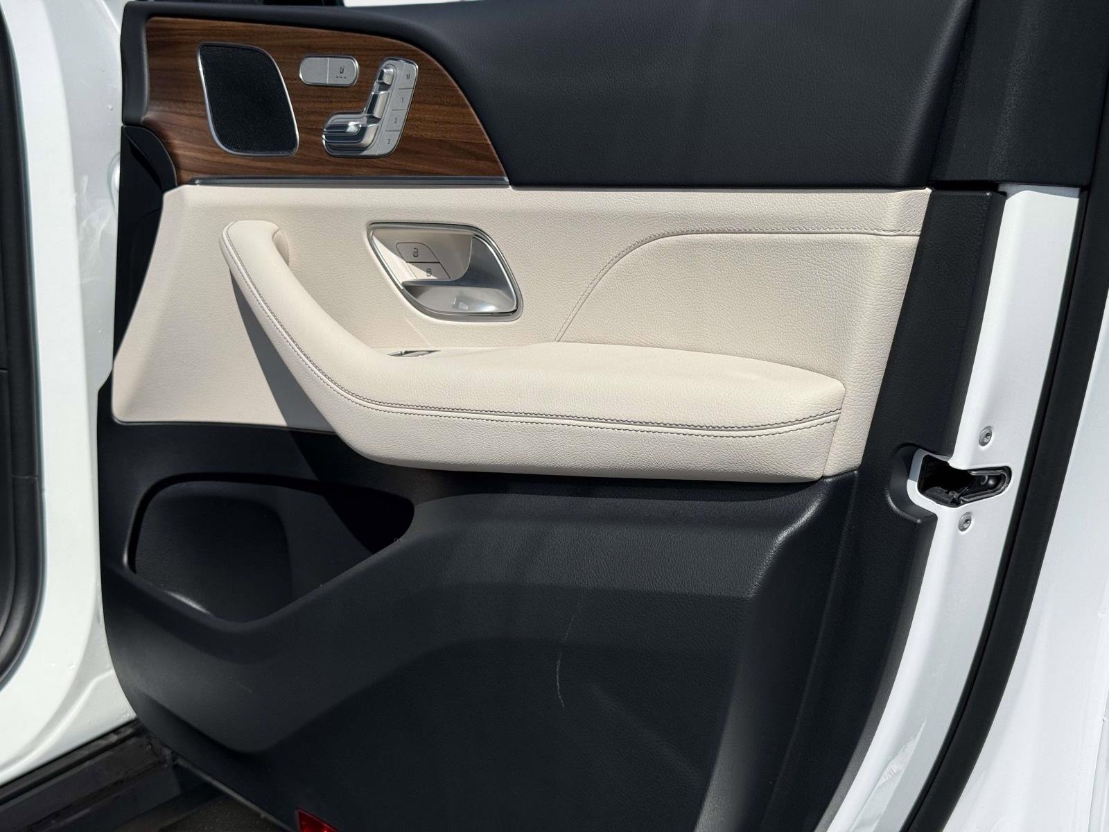 Used 2025 Mercedes-Benz GLE 450e 4MATIC image 25