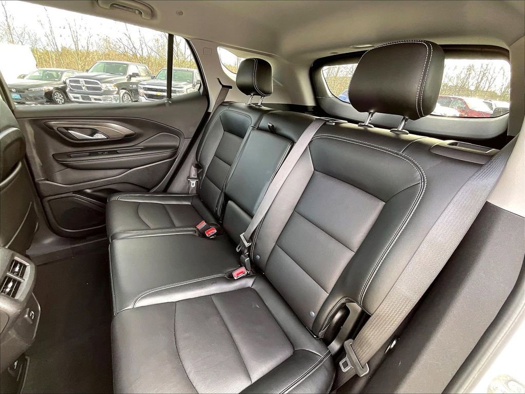 Used 2024 GMC Terrain SLT image 14