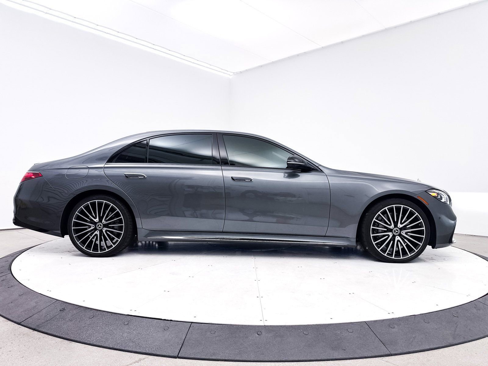 Used 2023 Mercedes-Benz S 500 4MATIC w/ AMG Line image 39