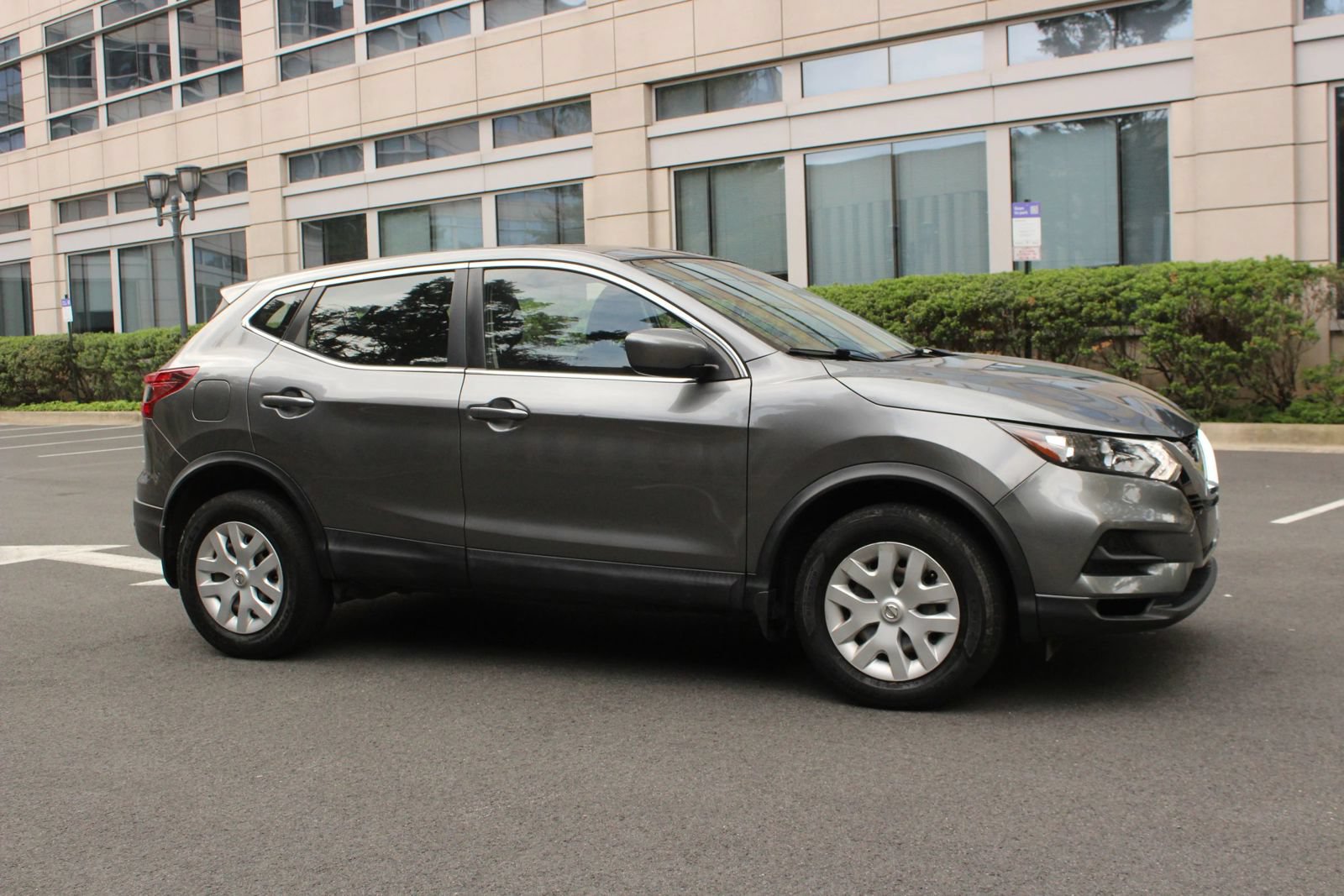 Used 2020 Nissan Rogue Sport S AWD/4WD image 2