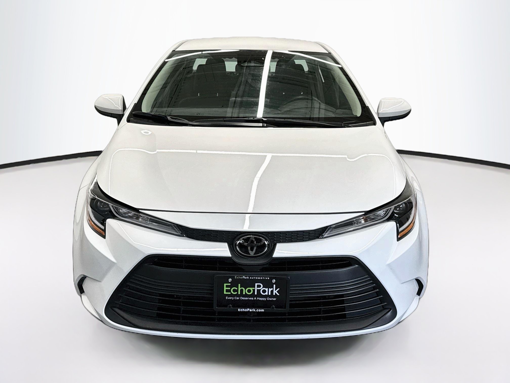Used 2026 Toyota Corolla LE FWD image 2