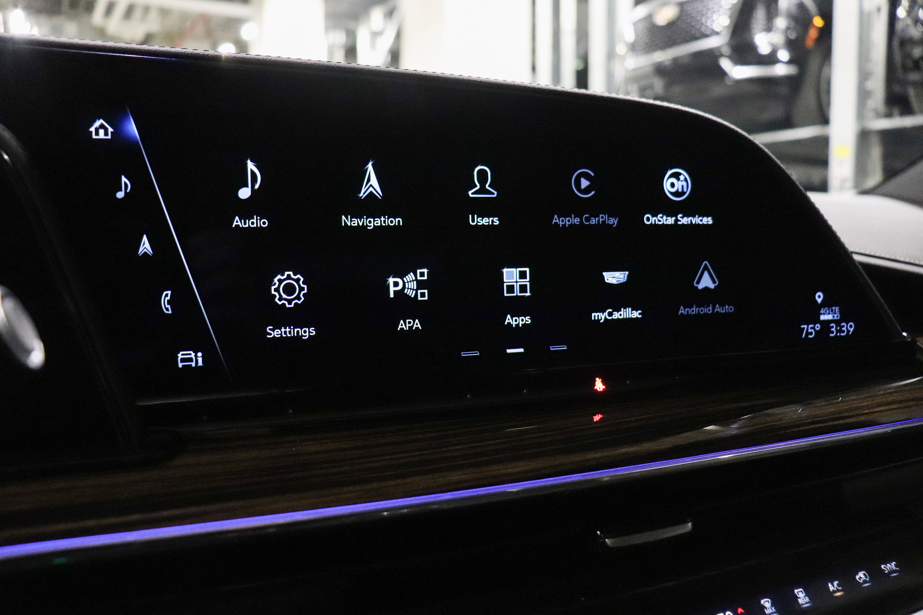 Used 2023 Cadillac Escalade ESV Premium Luxury image 36