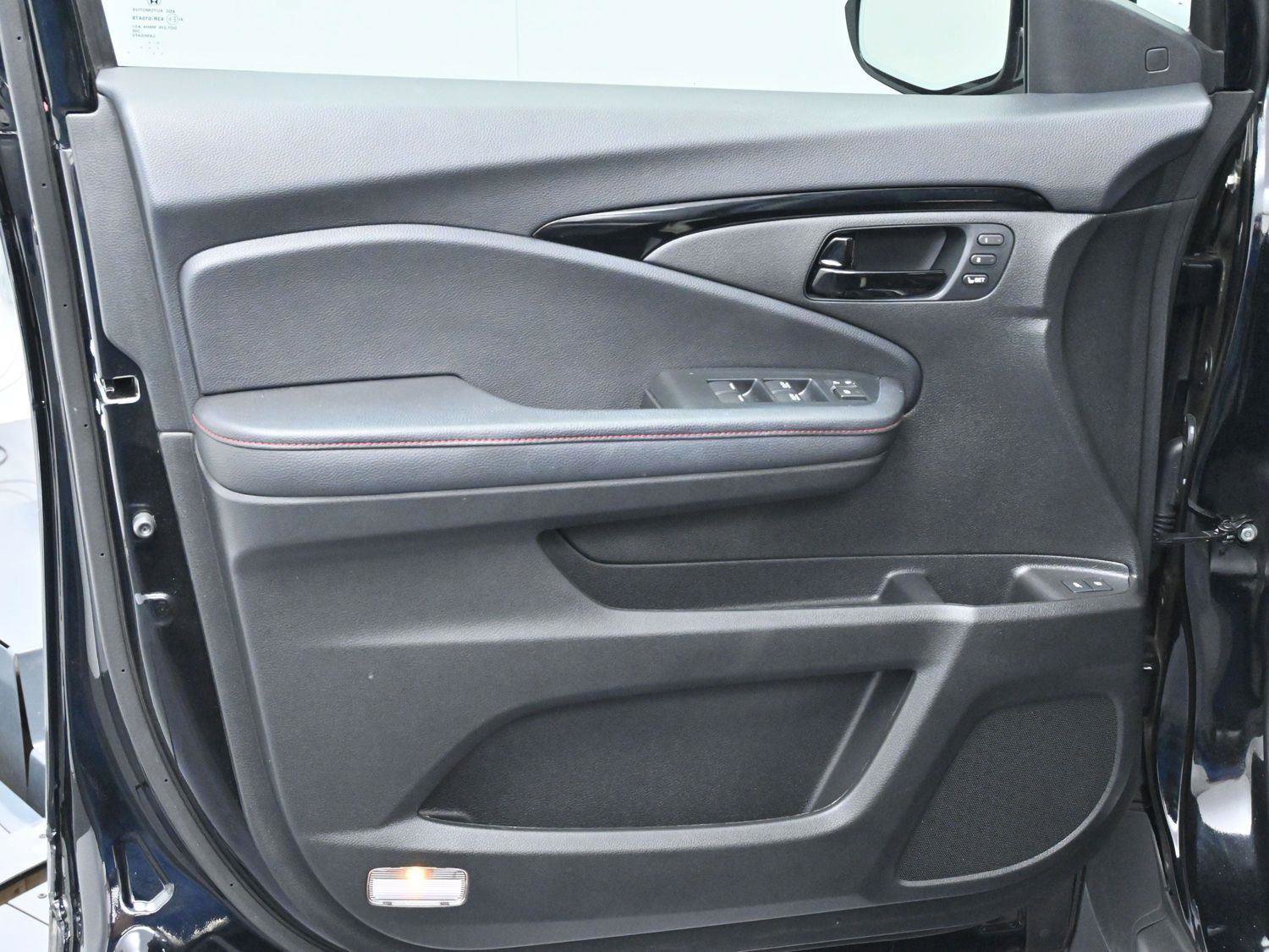 Used 2024 Honda Passport Black Edition image 14