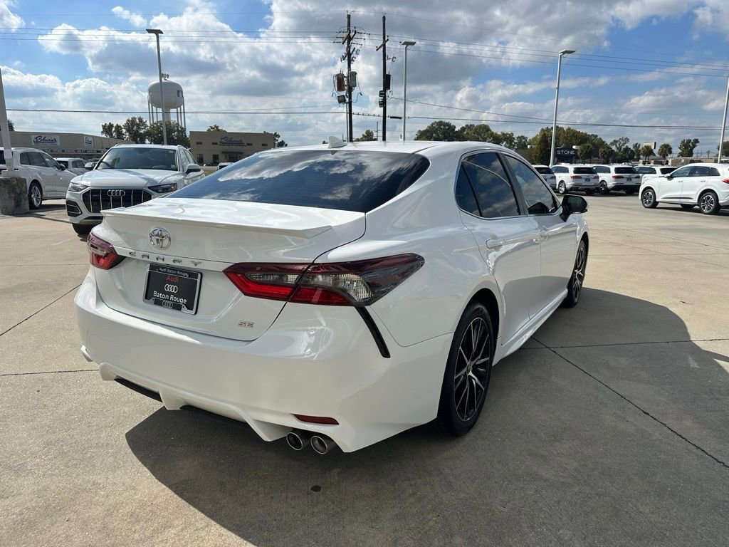 Used 2024 Toyota Camry SE image 3