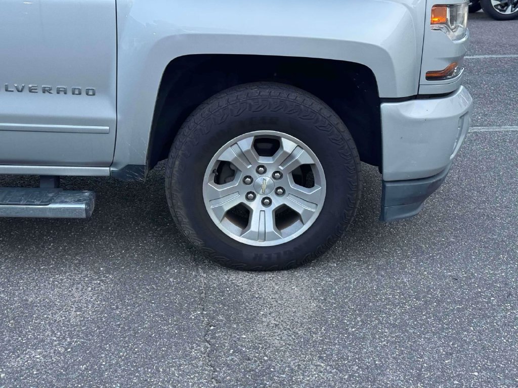 Used 2018 Chevrolet Silverado 1500 LT w/ All Star Edition AWD/4WD image 10