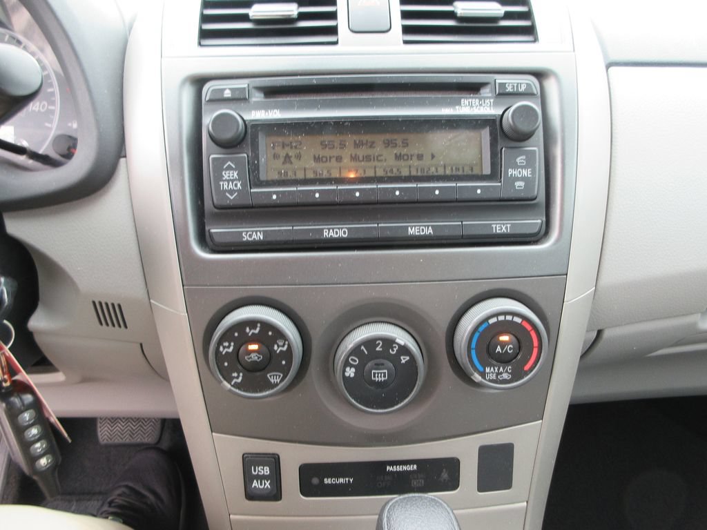 Used 2012 Toyota Corolla LE FWD image 26