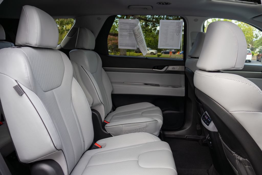 Certified 2024 Hyundai Palisade SEL w/ Premium Package AWD/4WD image 13
