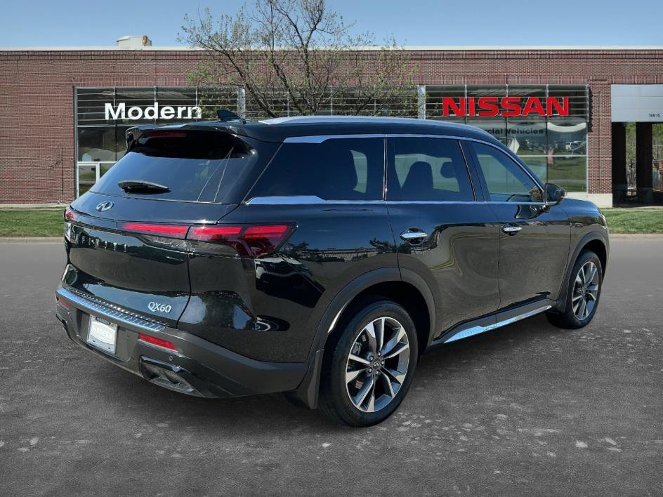Used 2023 INFINITI QX60 Luxe w/ Cargo Package FWD image 4