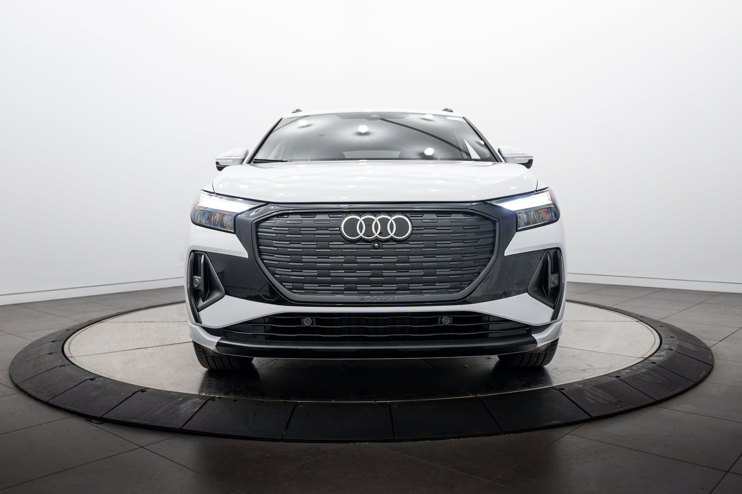 Used 2025 Audi Q4 e-tron Premium Plus w/ Premium Plus AWD/4WD image 24