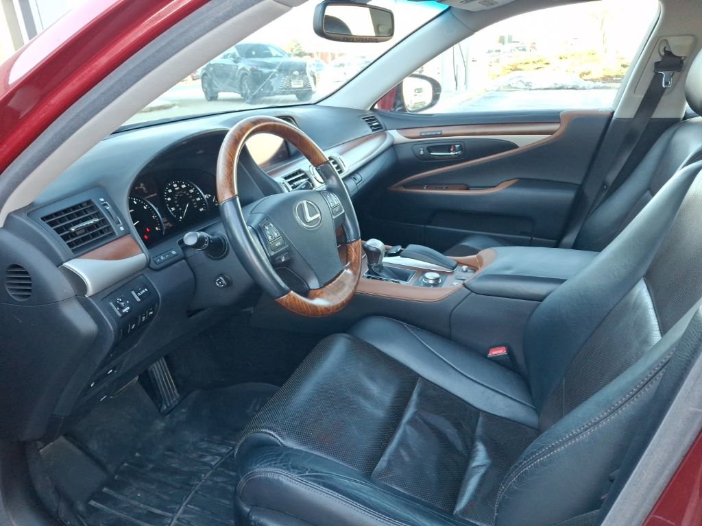 Used 2013 Lexus LS 460 AWD w/ Comfort Pkg image 4