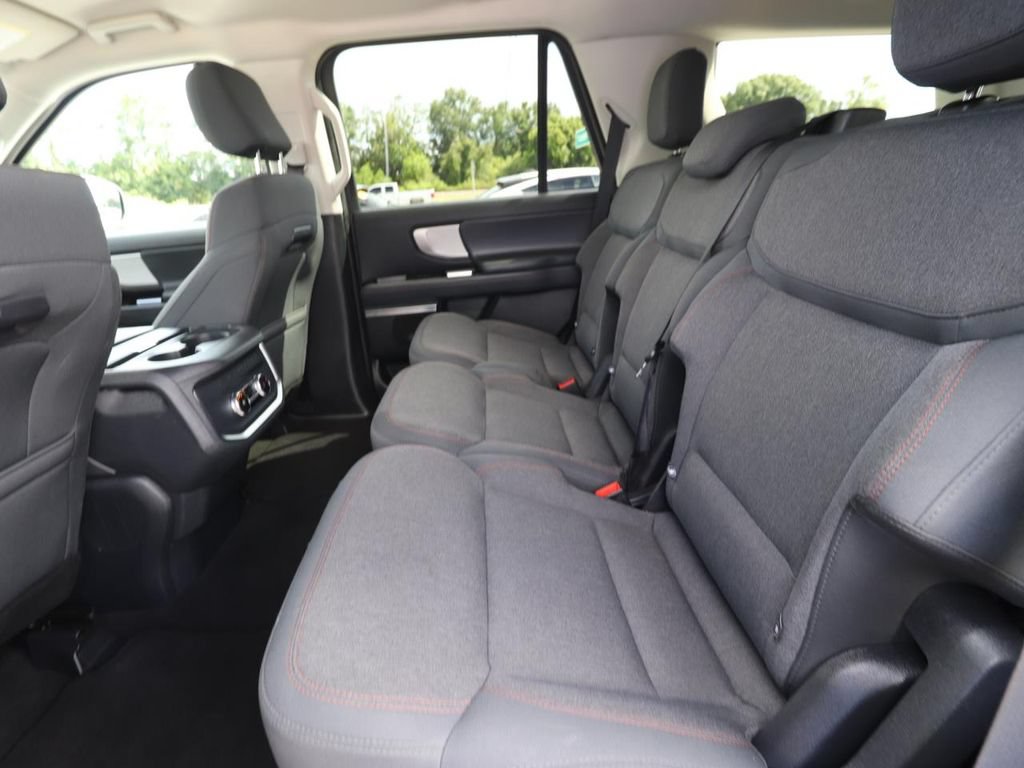 Used 2025 Ford Expedition Active RWD image 9