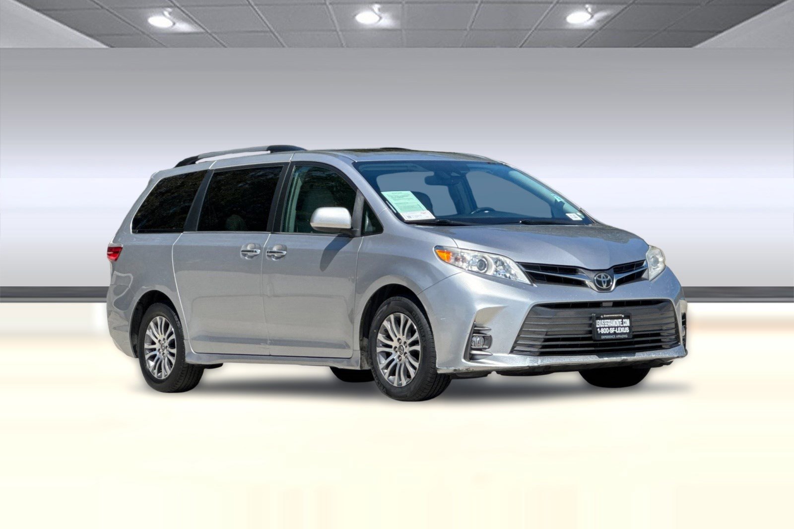 Used 2018 Toyota Sienna XLE FWD image 6