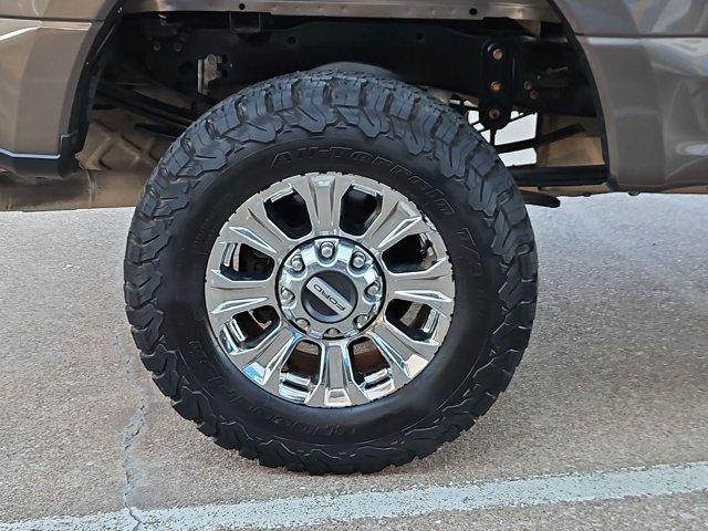 Used 2017 Ford F250 XLT w/ XLT Premium Package AWD/4WD image 19