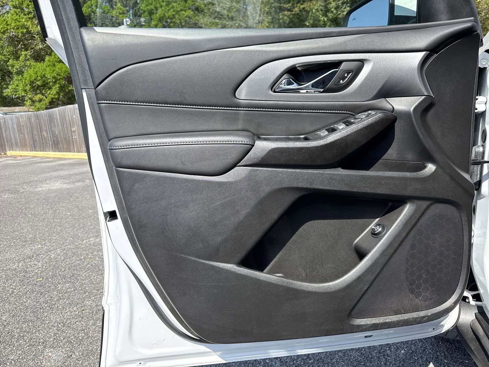 Used 2023 Chevrolet Traverse LT FWD image 14