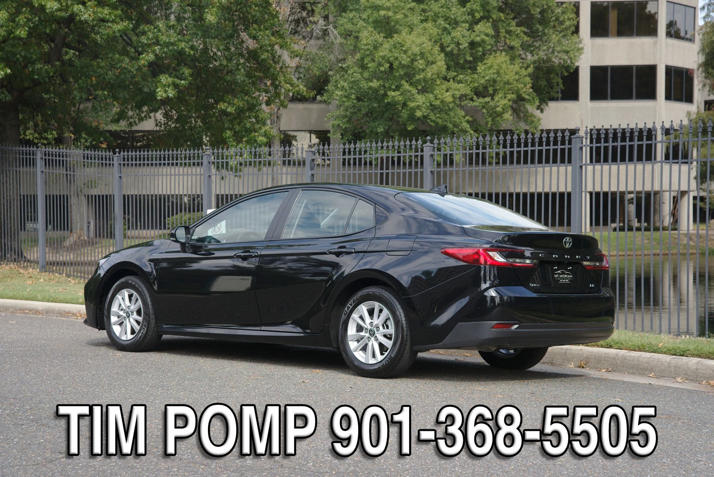 Used 2025 Toyota Camry LE FWD image 8