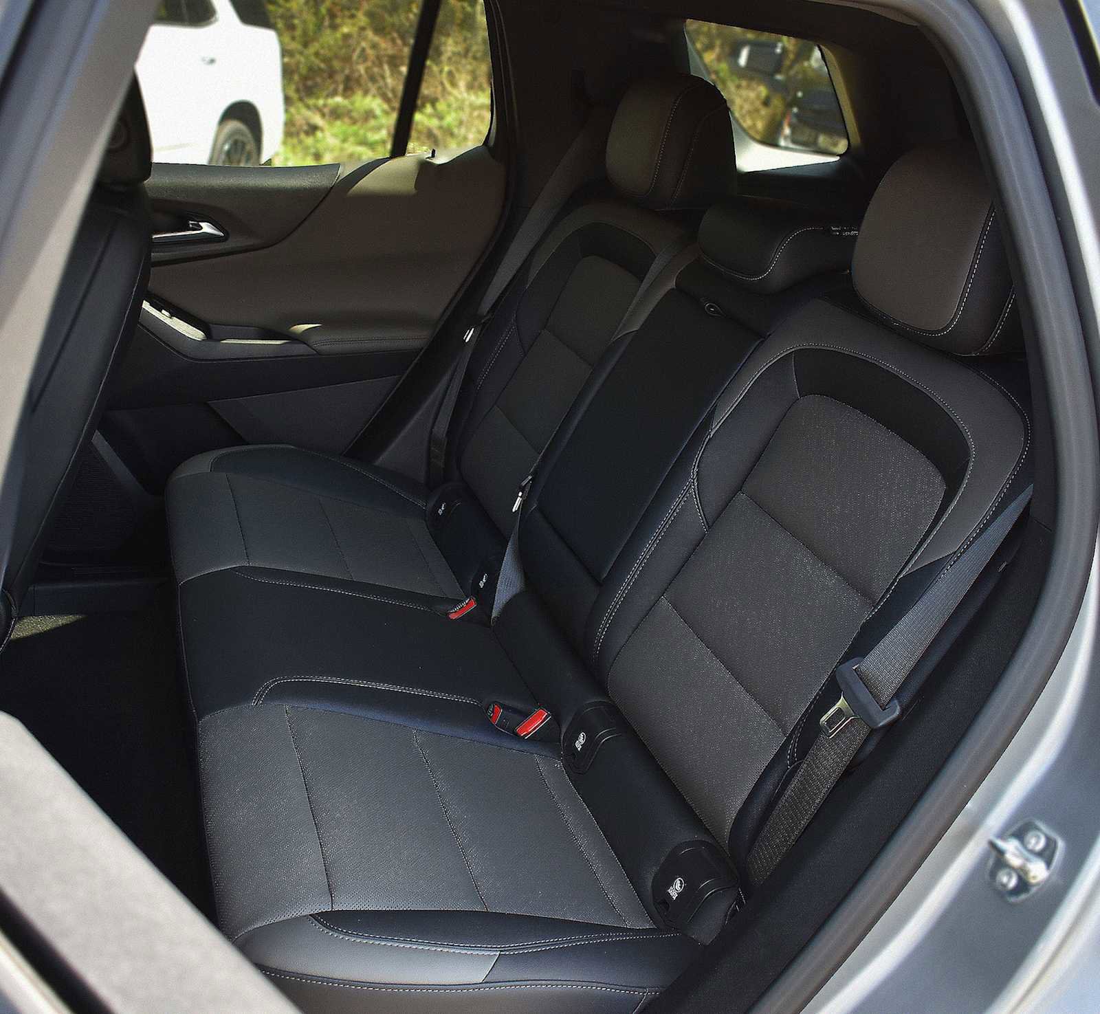 Used 2025 Chevrolet Equinox LT w/ Convenience Package II AWD/4WD image 11