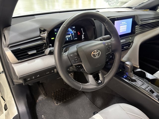 Used 2025 Toyota Camry SE w/ Convenience Package FWD image 9