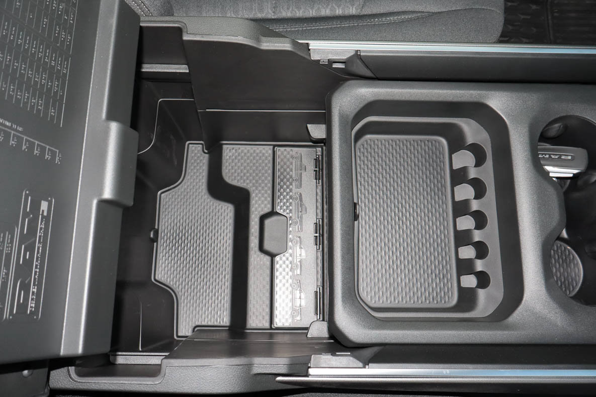 New 2027 RAM 3500 Big Horn AWD/4WD image 31