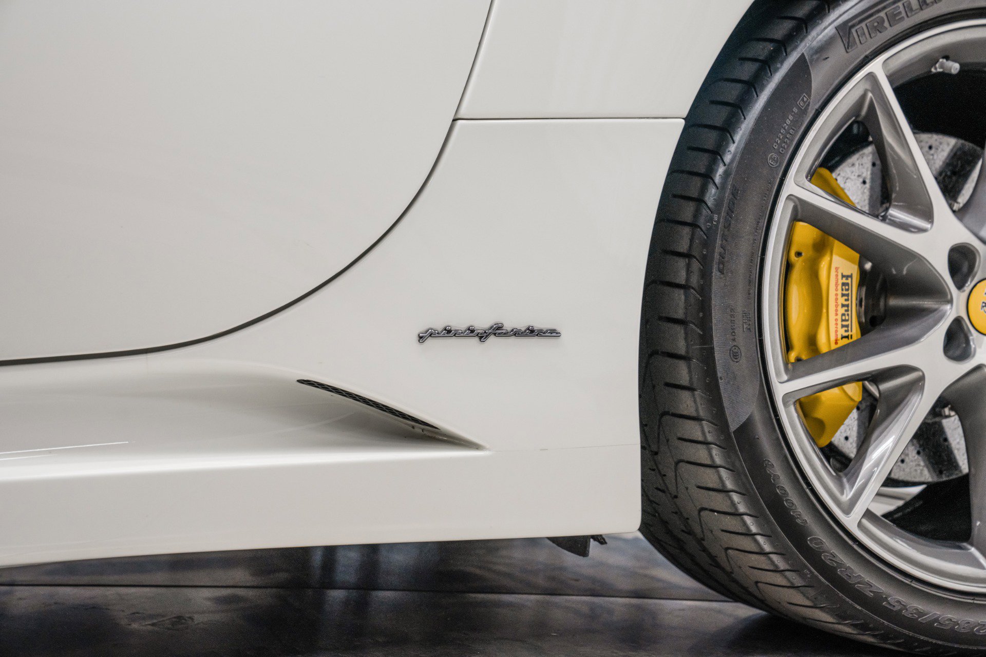 Used 2014 Ferrari California image 35