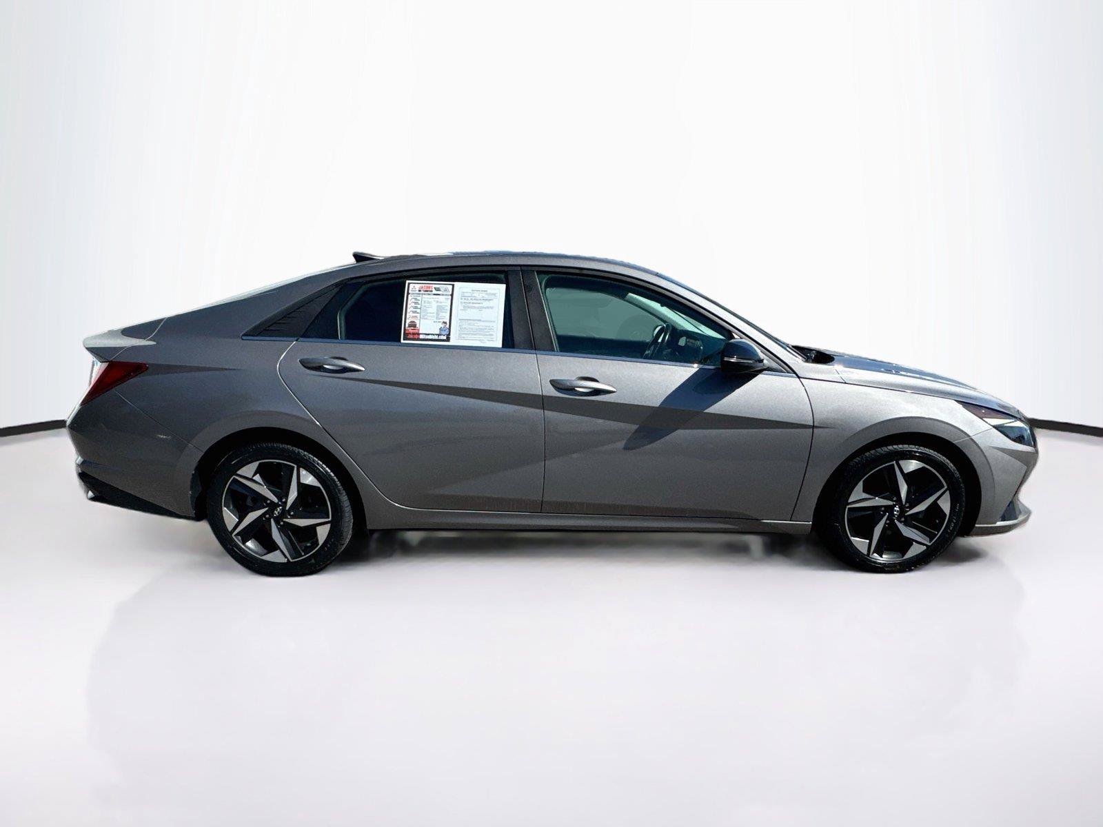 Used 2022 Hyundai Elantra SEL w/ Convenience + Premium Package FWD image 6