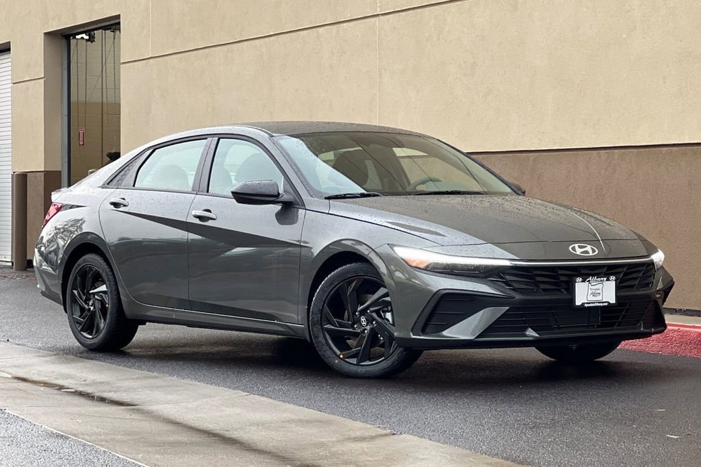 New 2026 Hyundai Elantra Sport image 2