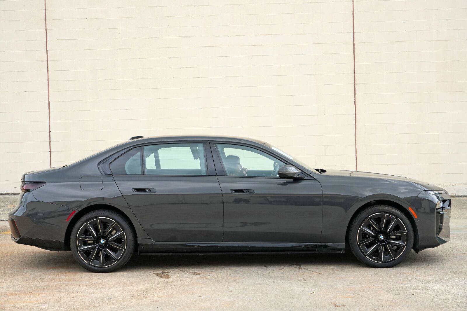 Used 2024 BMW i7 eDrive50 w/ M Sport Package RWD image 69