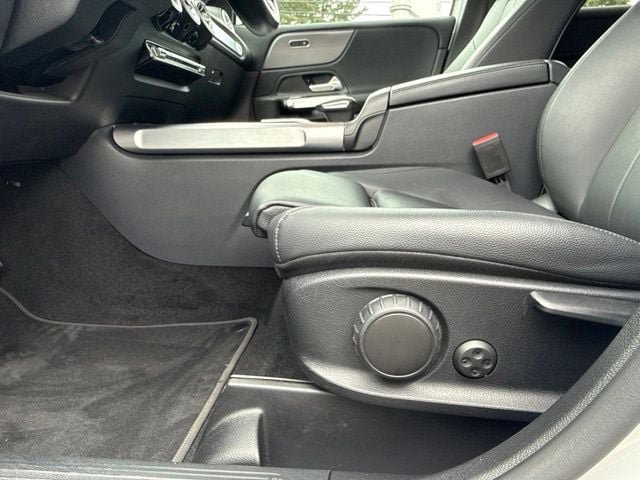 Used 2022 Mercedes-Benz GLB 250 4MATIC image 24